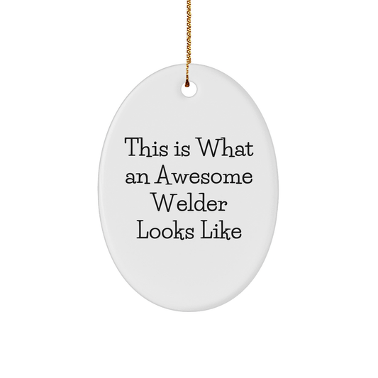 Funny Welder Gifts - This Is What An Awesome Welder Looks Like Oval Ornament for Christmas - Gifts from Men to Friends - Image 1