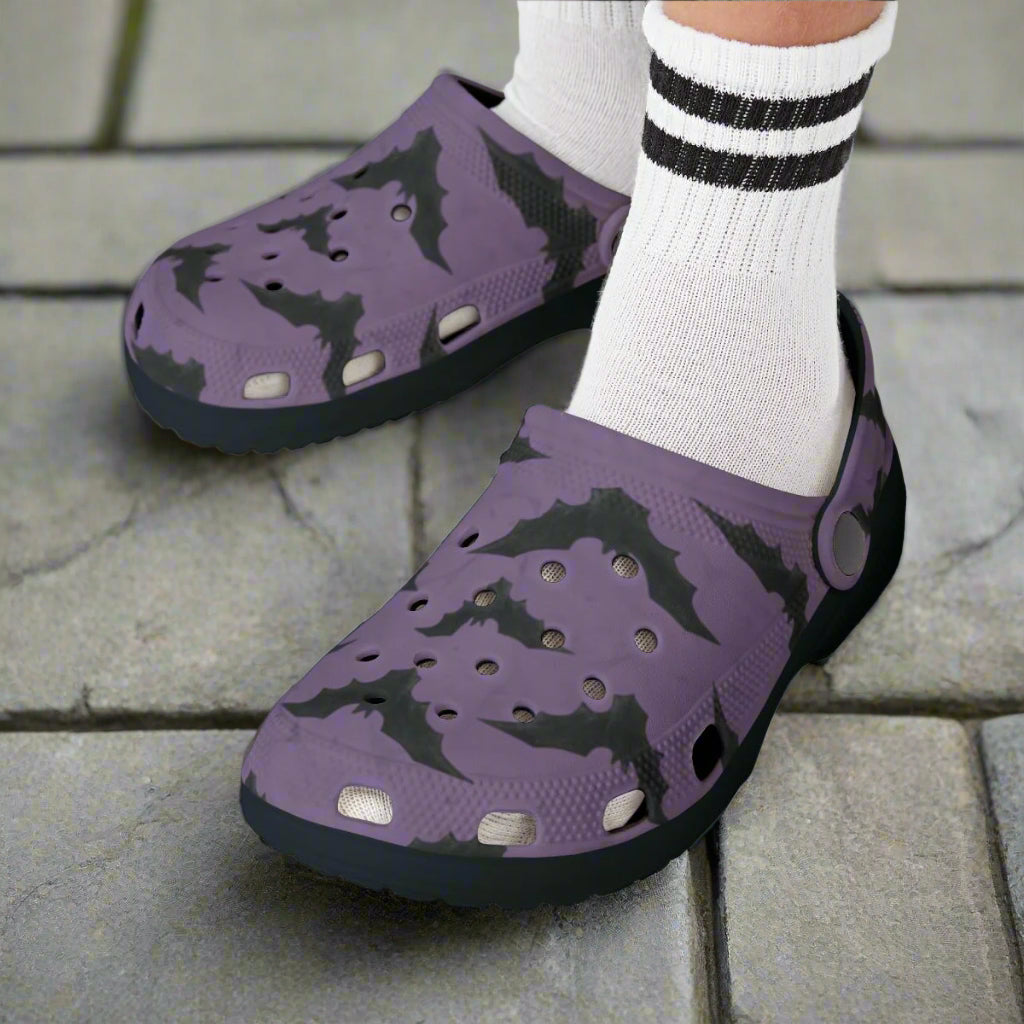 Halloween Bat Clogs for Adults & Kids – Purple Spooky Garden Shoes, Lightweight EVA Slip-Ons for Costume Fun & Everyday Comfort